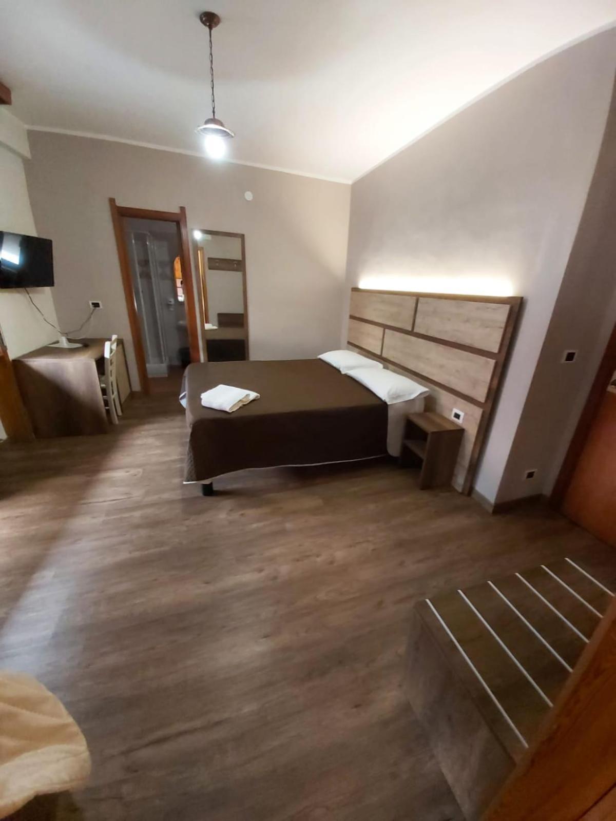 Lo Sciatore Hotel & Restaurant Camigliatello Silano Ngoại thất bức ảnh